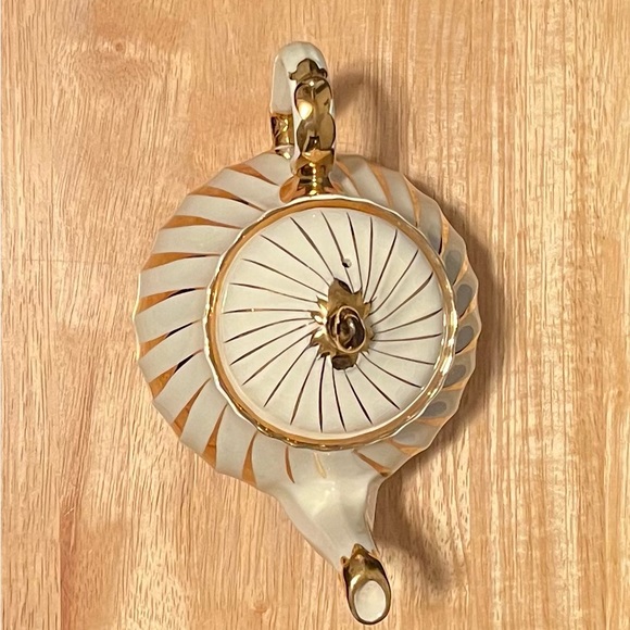 Vintage Tea Pot - Picture 3 of 5